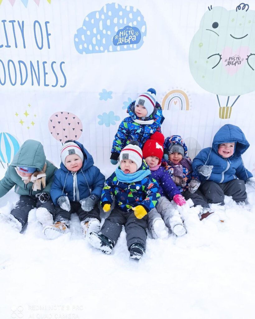 Bilde av barn på Misto Dobra - utendørst
