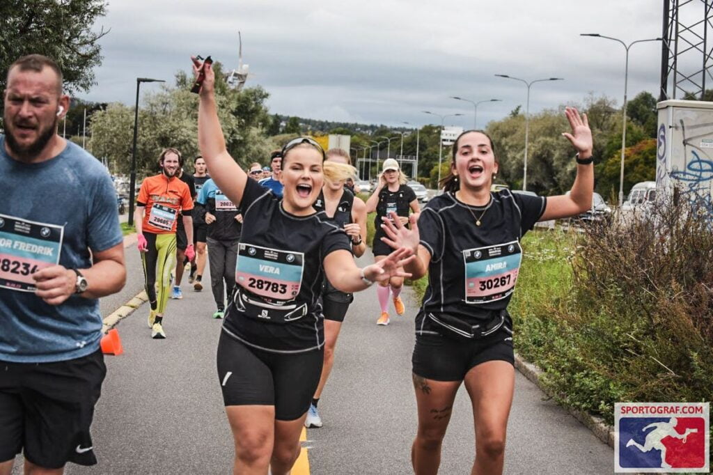 Amira Bilal og Vera Gunnerud Pedersen på Oslo maraton