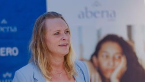 Bilde av Marianne Stallvik i aksjon under et foredrag